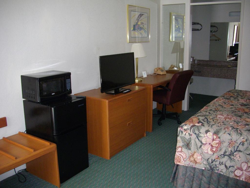 Macomb Inn الغرفة الصورة